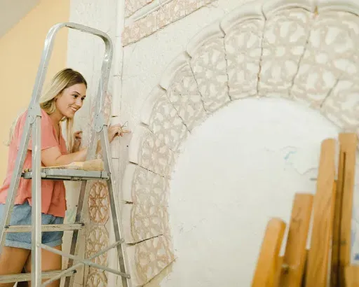 Dlaczego warto montować sztukaterię elewacyjną?